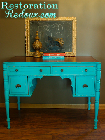 Chalkpainted Turquoise Desk
