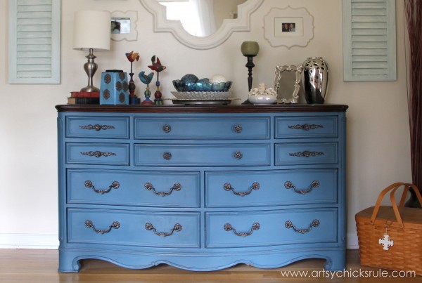 Aubusson-Blue-Dresser-Re-do-after-artsychicksrule.com-aubussonblue-chalkpaint-diy-600x403